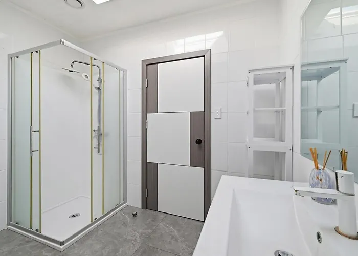 Elevated Escape For Biking, Golfing, Relaxing-swimming Pool Is Only Available For Summer 度假居
